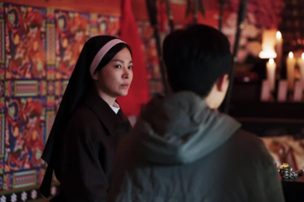 Song Hye-kyo sebagai Suster Junia
